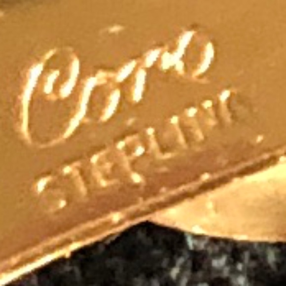 Ribbon Brooch - Picture 3 of 3